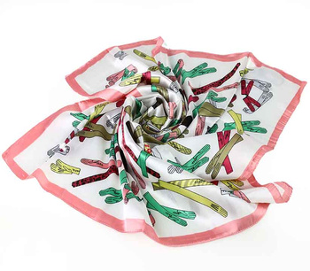 Gawroszka chusta damska ze wzorem silk touch 70X70 - biała