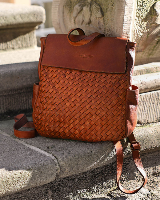 Plecak damski skórzany pleciony z kieszeniami - MARCO MAZZINI brąz camel