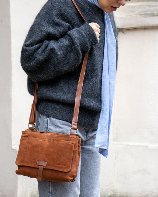 Brązowa zamszowa listonoszka skórzana dwukomorowa - MARCO MAZZINI