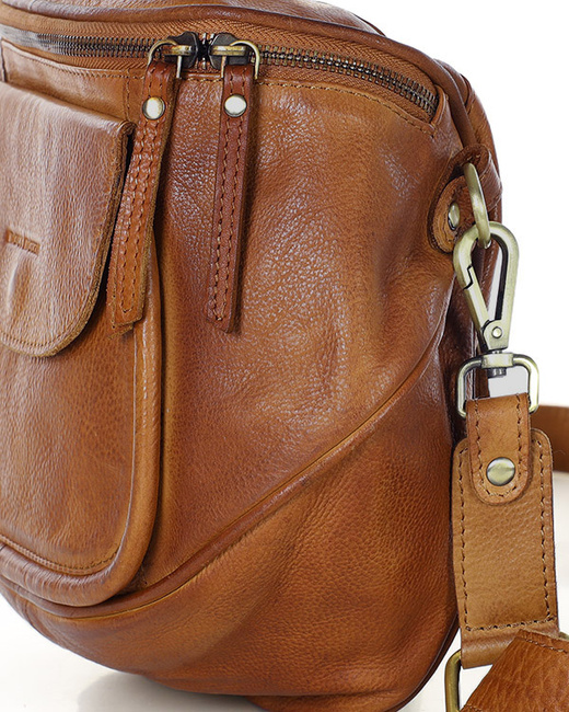 Torebka na szerokim pasku półokrągła skórzana listonoszka - MARCO MAZZINI brąz camel