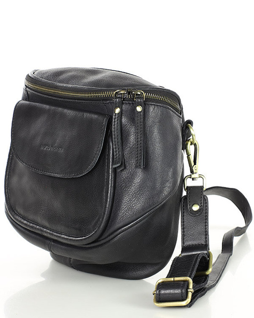 Torebka na szerokim pasku półokrągła skórzana listonoszka - MARCO MAZZINI czarna