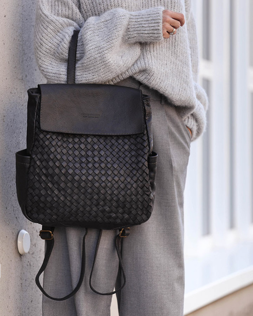 Plecak damski skórzany pleciony z kieszeniami A4 - MARCO MAZZINI czarny