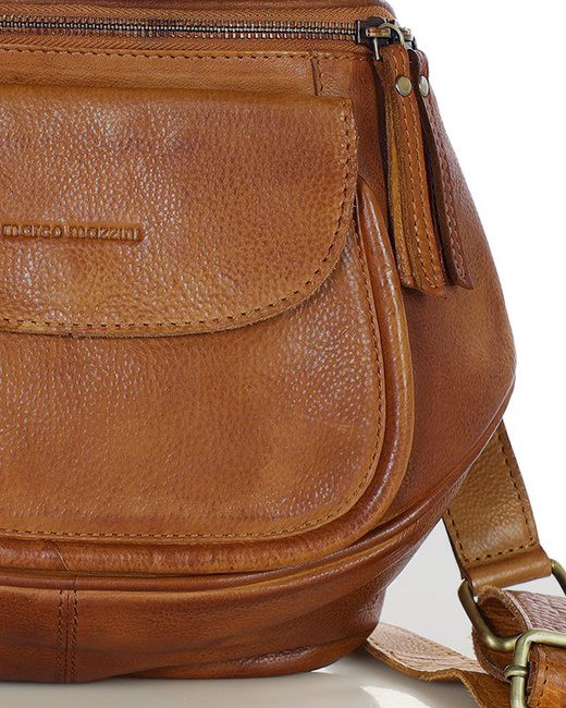 Torebka na szerokim pasku półokrągła skórzana listonoszka - MARCO MAZZINI brąz camel