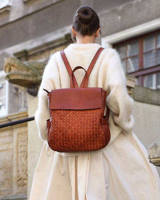 Plecak damski skórzany pleciony z kieszeniami - MARCO MAZZINI brąz camel