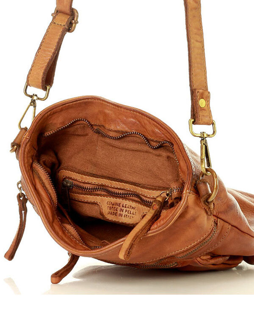 Torebka skórzana funkcjonalna listonoszka z kieszeniami old pelle classica lavata - MARCO MAZZINI camel