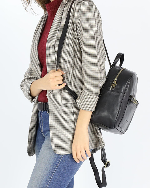 Mały plecak damski skórzany z kieszonkami - MARCO MAZZINI czarny