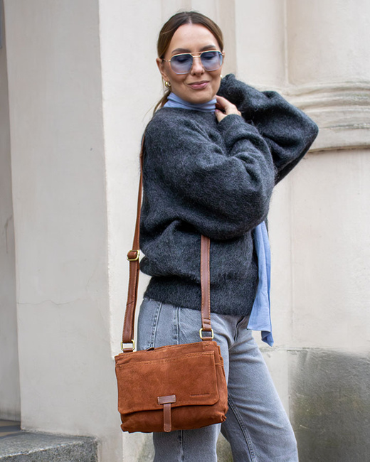 Brązowa zamszowa listonoszka skórzana dwukomorowa - MARCO MAZZINI