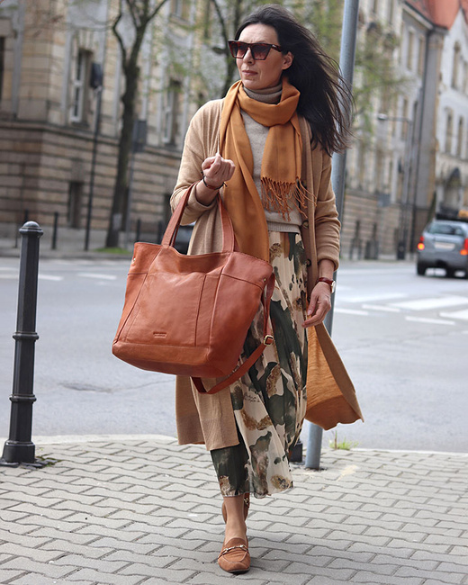 Duża skórzana torebka shopper z kieszenią - MARCO MAZZINI brąz kamelowy