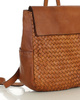 Plecak damski skórzany pleciony z kieszeniami  - MARCO MAZZINI brąz camel