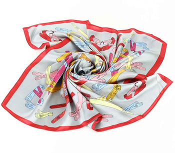 Gawroszka chusta damska ze wzorem  silk touch 70X70 - czerwona