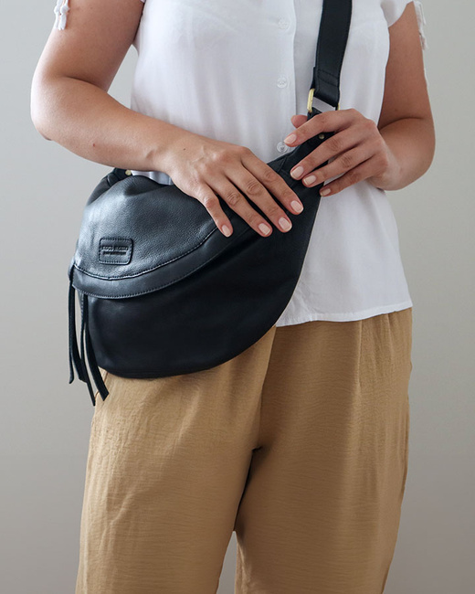 Duża nerka skórzana torebka przez ramię półksiężyc - MARCO MAZZINI czarna