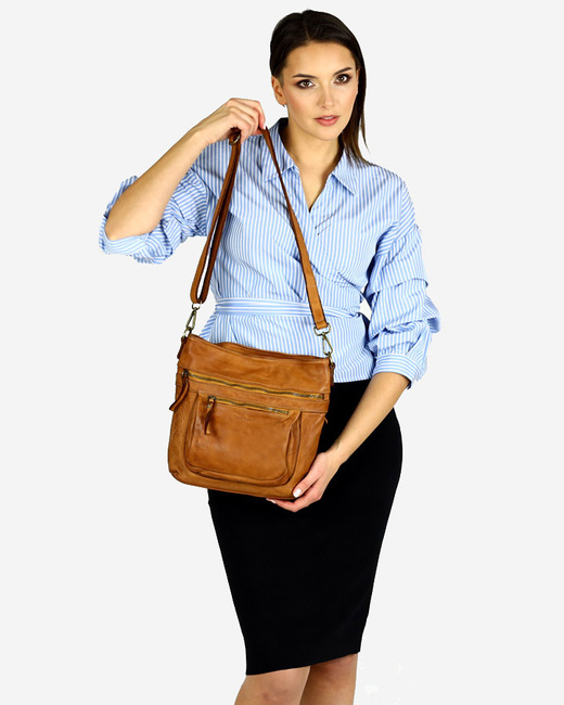 Torebka skórzana funkcjonalna listonoszka z kieszeniami old pelle classica lavata - MARCO MAZZINI camel