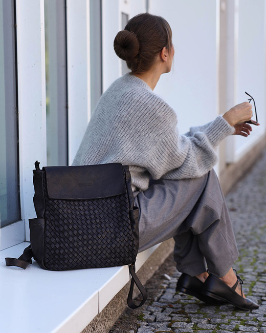 Plecak damski skórzany pleciony z kieszeniami A4 - MARCO MAZZINI czarny