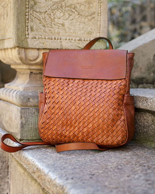 Plecak damski skórzany pleciony z kieszeniami - MARCO MAZZINI brąz camel
