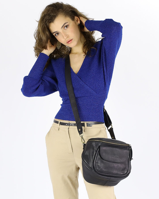 Torebka na szerokim pasku półokrągła skórzana listonoszka - MARCO MAZZINI czarna