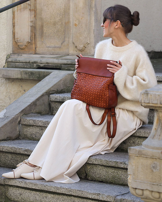 Plecak damski skórzany pleciony z kieszeniami - MARCO MAZZINI brąz camel