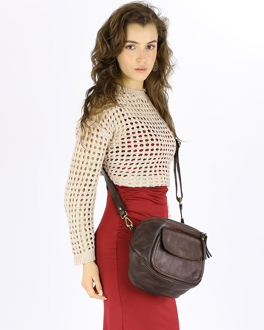 Torebka na szerokim pasku półokrągła skórzana listonoszka - MARCO MAZZINI ciemny brąz