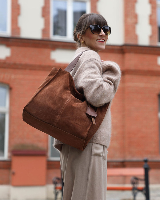 Brązowa torba zamszowa ze skóry typu shopper - MARCO MAZZINI