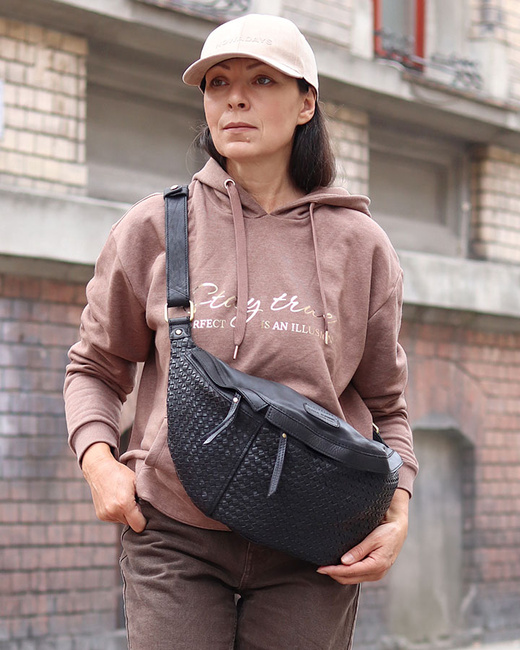 Duża torebka nerka półksiężyc skóra pleciona - MARCO MAZZINI czarna