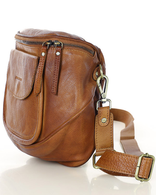 Torebka na szerokim pasku półokrągła skórzana listonoszka - MARCO MAZZINI brąz camel