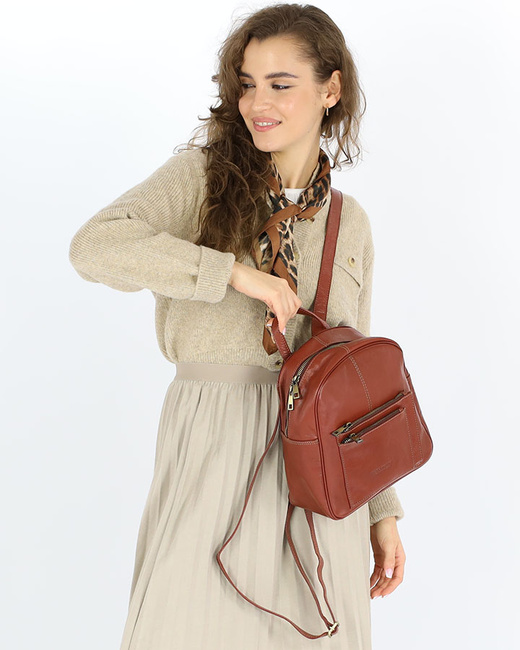 Mały plecak damski skórzany z kieszonkami - MARCO MAZZINI brąz whisky